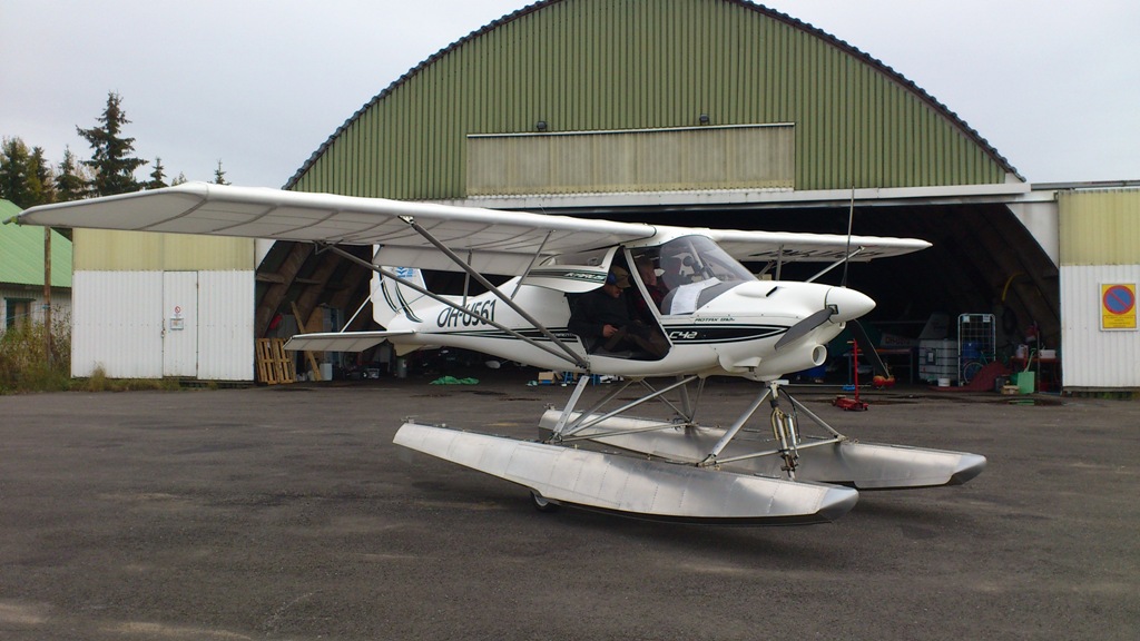 C-42 Ikarus on 1250lbs 3-wheels amphibian floats