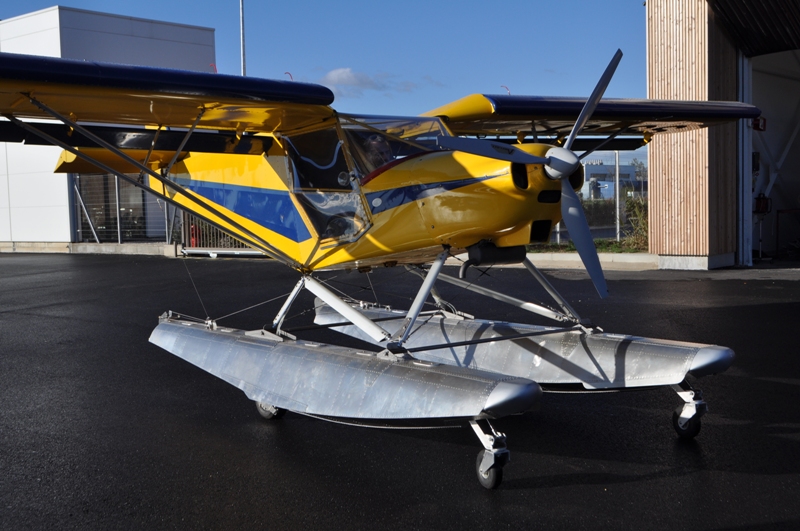 TT2000 on 1200lbs 4-wheel amphibian floats